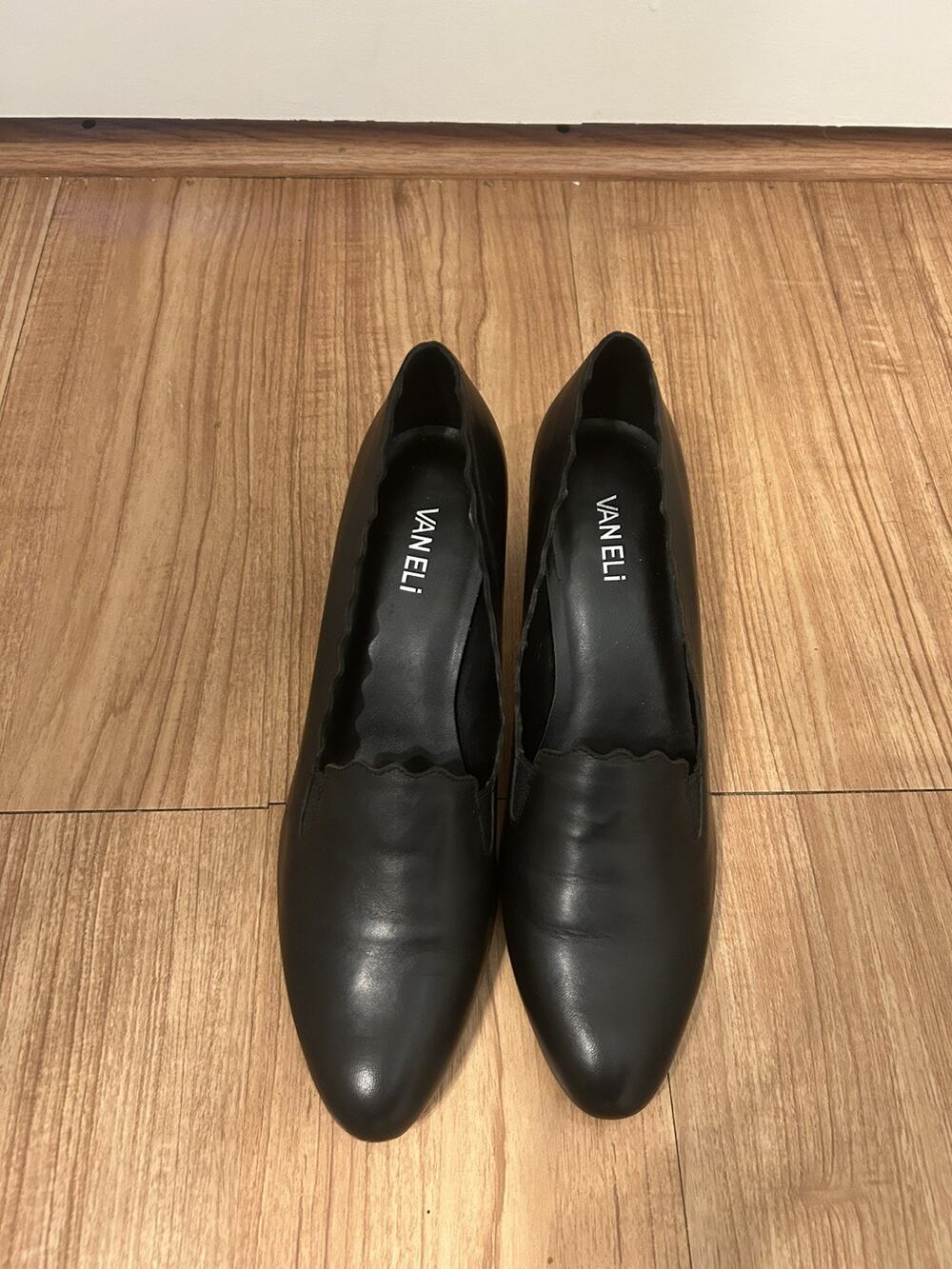 Vaneli Scalloped Black Leather Pumps Block Heel Size 10 1/2 N